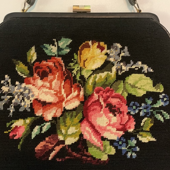 VINTAGE | Embroidered Purse - Picture 3 of 13